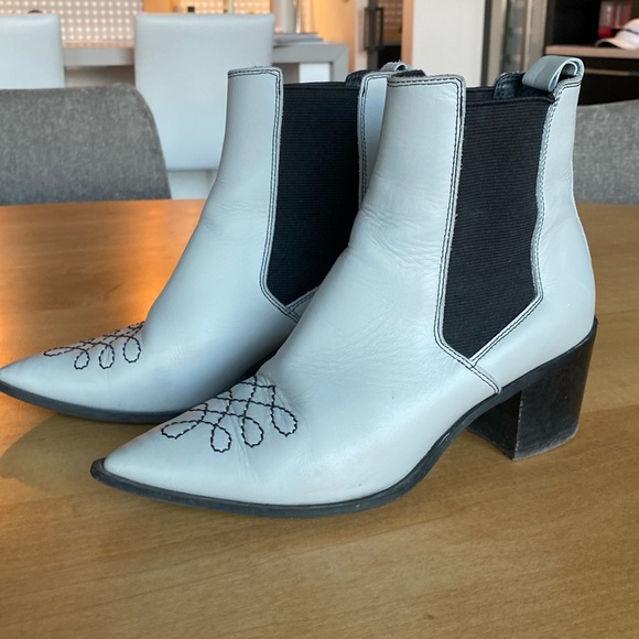 Western boots - Picture 1 of 3